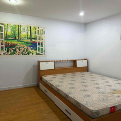 Căn góc chung cư Thanh Bình 68m2 giá 8,5tr/th full nội thất view bờ kè