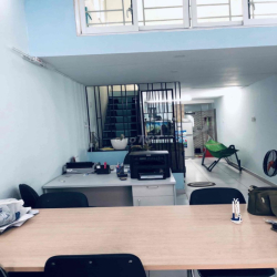 Nhà 3x11 giáp Quận 1 cho thuê nhanh!