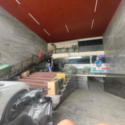 🔥Hiếm. Trống 1 văn phòng tầng 2