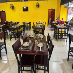 Cho thuê MTKD trống suốt dt 15.5*22m