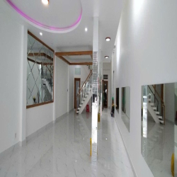 CHO THUÊ NHÀ MẶT TIỀN PHAN VĂN TRỊ (TRỆT 2 LẦU 6m X 25m) VỊ TRÍ ĐẸP