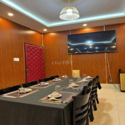 Cho thuê MTKD trống suốt dt 15.5*22m