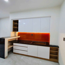 - Cho thuê nhà đẹp mới xây Trần Hưng Đạo Q5
- Dt : 4x8m 1 trệt 2 lầu