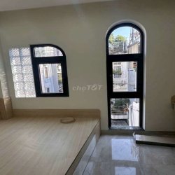 - Cho thuê nhà đẹp mới xây Trần Hưng Đạo Q5
- Dt : 4x8m 1 trệt 2 lầu