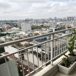 Cho thuê căn hộ Giai Việt 2PN 2WC 82M2 có 1 số nội thất 