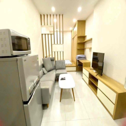 Masteri Millennium studio có ban công đầy đủ nội thất