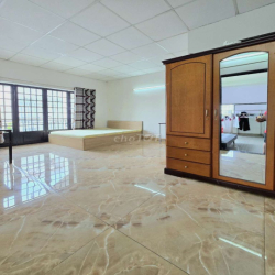 Ban công SÂN VƯỜN  diện tích phòng 50m2 chill cùng nắng sáng và gió