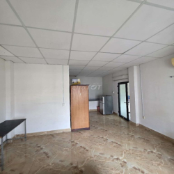 Ban công SÂN VƯỜN  diện tích phòng 50m2 chill cùng nắng sáng và gió