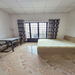 Ban công SÂN VƯỜN  diện tích phòng 50m2 chill cùng nắng sáng và gió