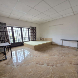 Ban công SÂN VƯỜN  diện tích phòng 50m2 chill cùng nắng sáng và gió