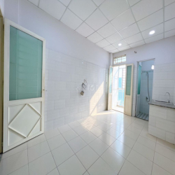 Trọ ban công thoáng mát, máy giặt chung sau HUB, SPKT 4p đi xe