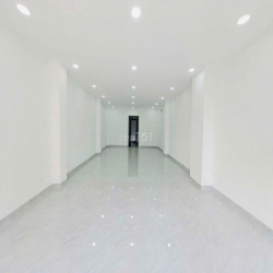 Tòa nhà văn phòng sàn trống suốt mới xây phường An Phú, quận 2