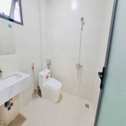 Tòa nhà văn phòng sàn trống suốt mới xây phường An Phú, quận 2