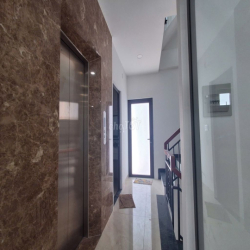 Tòa nhà văn phòng sàn trống suốt mới xây phường An Phú, quận 2