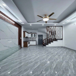 CHO THUÊ NHÀ NGUYÊN CĂN PHỐ THƯỢNG THANH - Ô TÔ ĐỖ GẦN - 3PN, Nội thất
