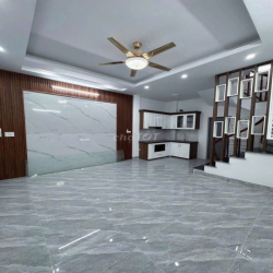 CHO THUÊ NHÀ NGUYÊN CĂN PHỐ THƯỢNG THANH - Ô TÔ ĐỖ GẦN - 3PN, Nội thất