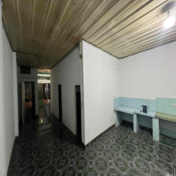 110m 5x22m mặt tiền 12m nhựa kinh doanh đa ngành 6tr/thang