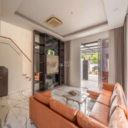 CHO THUÊ VILLA ĐƯỜNG NGUYỄN VĂN HƯỞNG, THẢO ĐIỀN. GIÁ 110TR/THÁNG. 