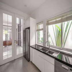 CHO THUÊ VILLA ĐƯỜNG NGUYỄN VĂN HƯỞNG, THẢO ĐIỀN. GIÁ 110TR/THÁNG. 