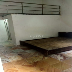 Cho thuê nhà phố Lạc Long Quân, Hà Nội. Giá 1.5Tr/th,khép kín,có Đh.,