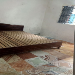 Cho thuê nhà phố Lạc Long Quân, Hà Nội. Giá 1.5Tr/th,khép kín,có Đh.,