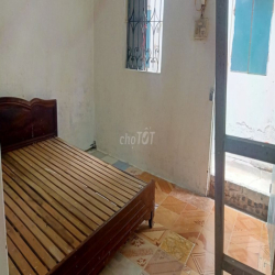 Cho thuê nhà phố Lạc Long Quân, Hà Nội. Giá 1.5Tr/th,khép kín,có Đh.,