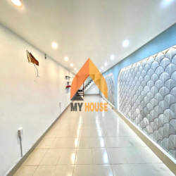 SAU LƯNG MEGA NHÀ HẦM TRỆT 4LẦU NHÀ ĐẸP ĐÚNG GIÁ VỊ TRÍ THUẬN LỢI