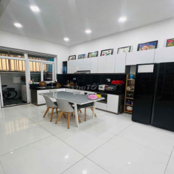 Em cho thuê nhà phố full nội thất KDC Khang Điền Bình Chánh