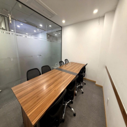 Văn phòng Phú Nhuận khu sân bay, có nội thất DT 120m2 giá 30tr