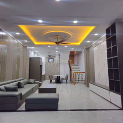 nhà đẹp có nội thất hẻm ô tô gần đh GTVT q12 4pn 5wc