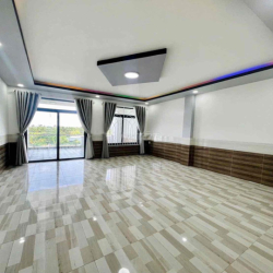 NHÀ CHO THUÊ: TRỆT 3 LẦU TUYỆT ĐẸP, MỚI - FULL MÁY LẠNH - MẶT TIỀN KHU