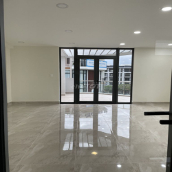 Cho thuê căn góc Vạn Phúc city 8.5x17m DTSD 350m2  42tr có thang máy