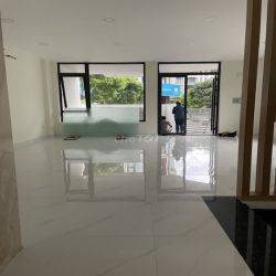 Cho thuê căn góc Vạn Phúc city 8.5x17m DTSD 350m2  42tr có thang máy