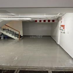 Cho thuê căn góc Vạn Phúc city 8.5x17m DTSD 350m2  42tr có thang máy