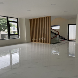 Cho thuê căn góc Vạn Phúc city 8.5x17m DTSD 350m2  42tr có thang máy