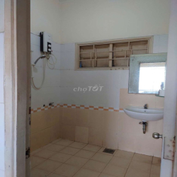 CHO THUÊ CĂN HỘ QUẬN 3 – 82M2, GIÁ 12TRD/THÁNG