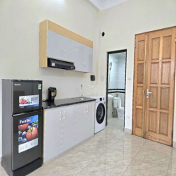 cho thuê nhà 6 tầng KĐT Yên Duyên X2B, view hồ, ô tô tải đỗ cửa
