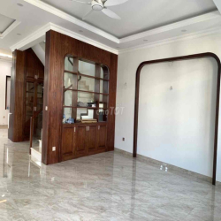 CHO THUÊ BIỆT THỰ SÂN VƯỜN 200M2 MỚI 100% NGAY VX LIÊN PHƯỜNG