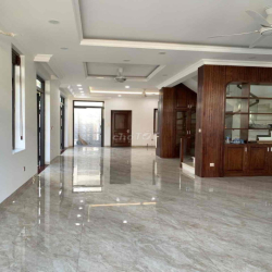 CHO THUÊ BIỆT THỰ SÂN VƯỜN 200M2 MỚI 100% NGAY VX LIÊN PHƯỜNG