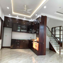 CHO THUÊ BIỆT THỰ SÂN VƯỜN 200M2 MỚI 100% NGAY VX LIÊN PHƯỜNG