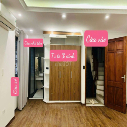 Phòng tầng 3 ngõ 236 khương đình sàn gỗ ban công thoáng