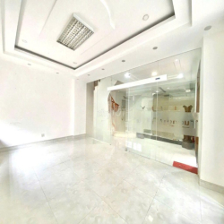 NHÀ THANG MÁY SIÊU HÓT, 20A Đặng Văn Ngữ, P10, PN .DTSD 750m2