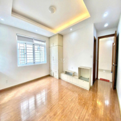 NHÀ THANG MÁY SIÊU HÓT, 20A Đặng Văn Ngữ, P10, PN .DTSD 750m2