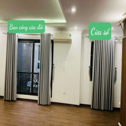 Phòng tầng 3 ngõ 236 khương đình sàn gỗ ban công thoáng