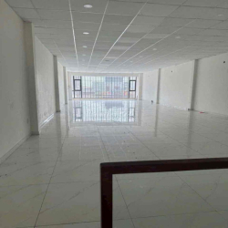 ✅✅ Cho Thuê MB Nguyễn Văn Tăng 550m2 Sầm Uất