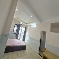 k phí dv- Căn hộ có thang máy, phòng ngủ, phòng bếp, bancol