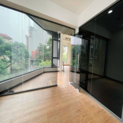Cho thuê văn phòng Hoàng Cầu 70m giá 12Tr lô góc view cây xanh