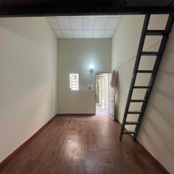 Trọ Giá Rẻ gác cao 1m6 ngay Sư Vạn Hạnh - Bách Khoa - Lý Thường Kiệt