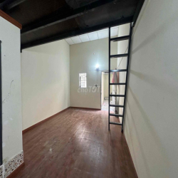 Trọ Giá Rẻ gác cao 1m6 ngay Sư Vạn Hạnh - Bách Khoa - Lý Thường Kiệt