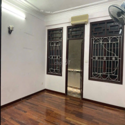 Cực đẹp! Cho thuê nhà Cổ Linh - 80m - 4PN - Mặt phố kinh doanh- Vỉa hè